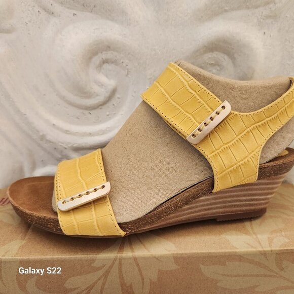 Sofft Verdi Wedge Sandals. "Lemon Yellow". Leather. NIB. Size 6.5 - Picture 1 of 10